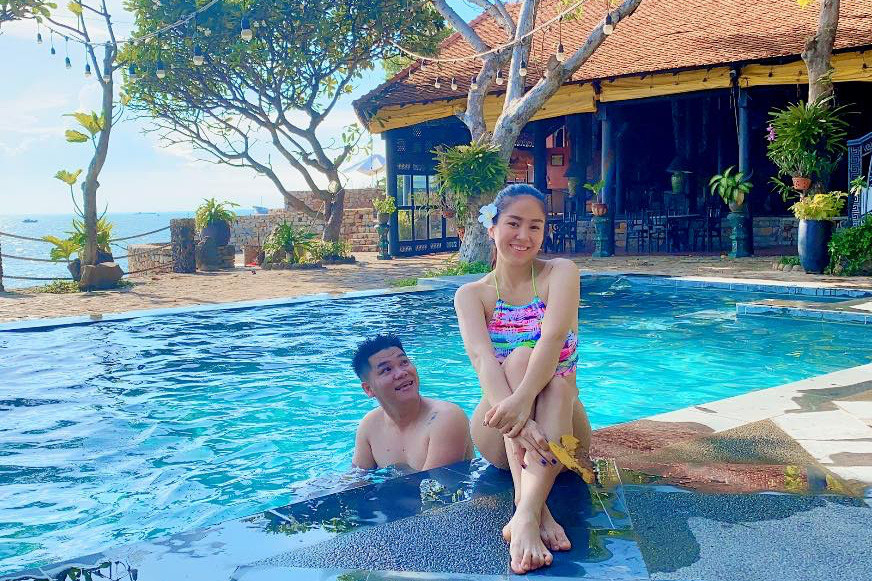 "Đã có lúc tôi stress kinh khủng, bế tắc vì chuyện ngoại hình. Lúc nào, tôi cũng nghĩ đến cân nặng và tôi nhận ra việc rèn luyện cho sức khoẻ dẻo dai, tăng độ bền, gọt giũa những khuyết điểm về hình thể quan trọng hơn là chỉ chăm chăm nhìn vào số cân nặng", nữ diễn viên tâm sự.