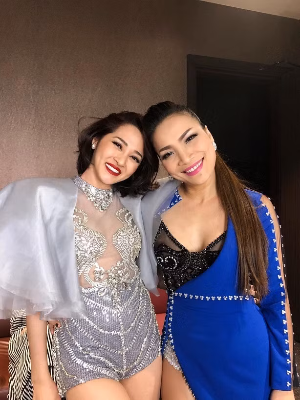 Hồng Ngọc khoe ảnh chụp cùng Bảo Anh nhân dịp sinh nhật nữ ca sĩ. "Tuổi mới luôn may mắn và bình an nhé cô gái xinh đẹp. Chị hứa sẽ là thùng rác để em vứt bỏ những nỗi buồn", cô tình cảm nhắn gửi đến đàn em.