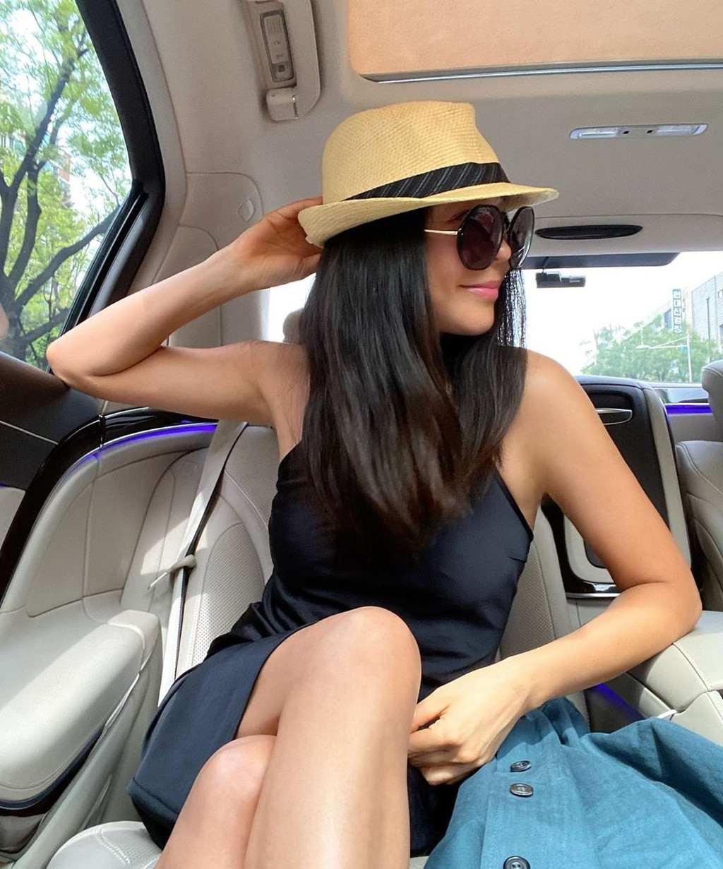 6 năm sau khi ly hôn, Lee Hye Young tái hôn với một chuyên gia tài chính người Mỹ gốc Hàn. Cô giải nghệ và theo chồng sang Mỹ sống. Ở tuổi 49, "Quạ đen" không còn giữ được nhan sắc ưa nhìn, thậm chí gương mặt cô xuất hiện nhiều dấu vết chứng tỏ nữ diễn viên từng phẫu thuật thẩm mỹ.