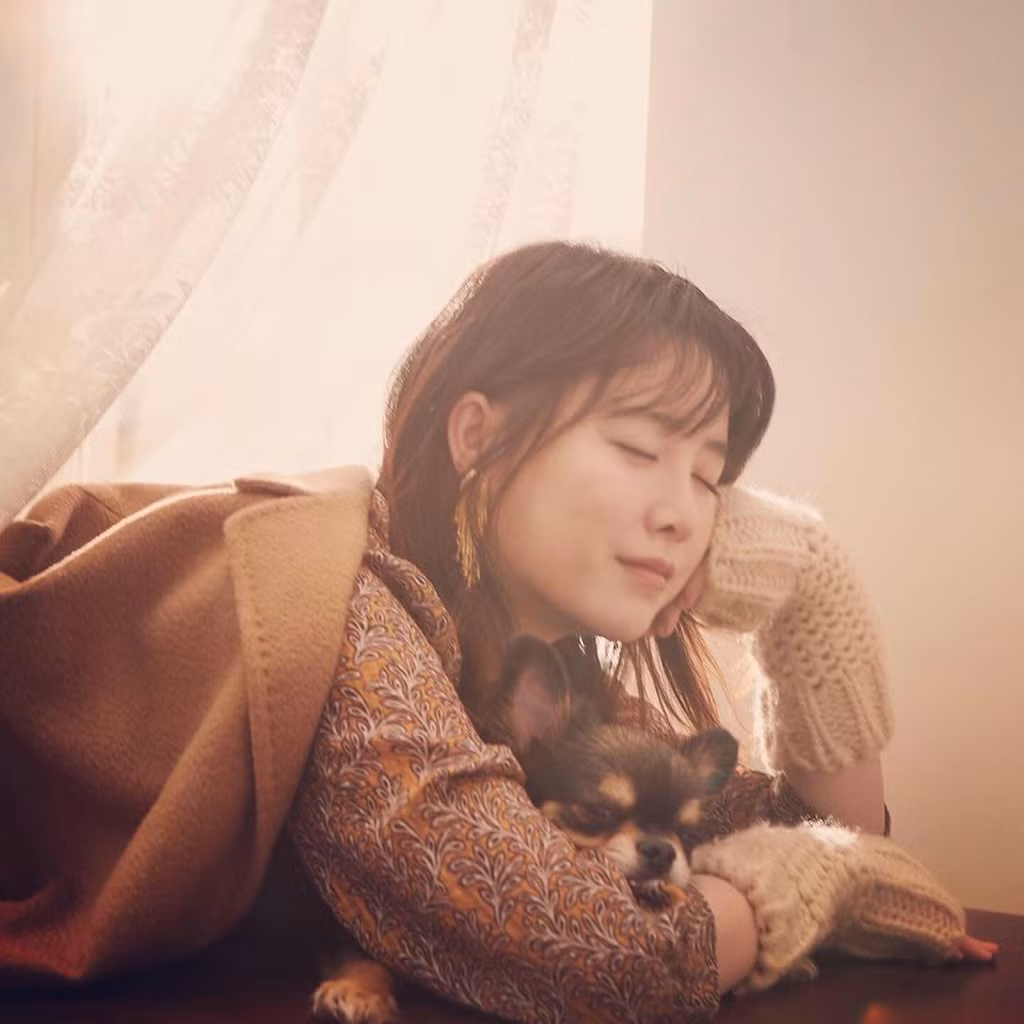 Hơn nửa năm sau khi ly hôn, Goo Hye Sun đã lấy lại được vẻ rạng rỡ và nhịp sống vui vẻ trước đây. Nữ diễn viên đã giảm 11 kg. Giảm cân giúp cô trông trẻ trung, tươi tắn, đồng thời lấy lại sức khỏe ổn định.