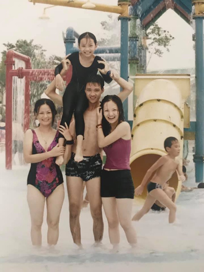 Chứng kiến sự thay đổi của đối phương từ những cô cậu học sinh trở thành những người trưởng thành, cặp vợ chồng nói họ thấy xúc động khi nhớ lại hành trình đã qua.