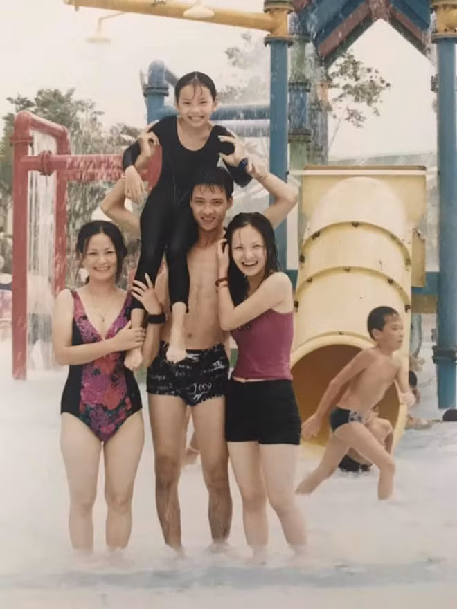 Chứng kiến sự thay đổi của đối phương từ những cô cậu học sinh trở thành những người trưởng thành, cặp vợ chồng nói họ thấy xúc động khi nhớ lại hành trình đã qua.