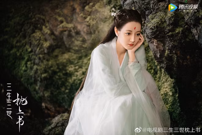 Sở hữu những đường nét sắc sảo nên mỗi khi hoá thân vào vai diễn cổ trang Địch Lệ Nhiệt Ba lại gây thương nhớ. Nhan sắc của cô được nhiều người nhận xét phù hợp với tạo hình cổ trang.