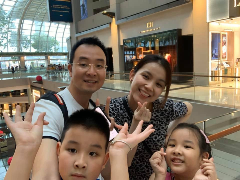 Vợ chồng Hoa hậu Thùy Lâm kỷ niệm những dịp đặc biệt một cách kín đáo, giản dị nhưng đầy tình cảm, lãng mạn.