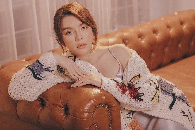 Thường xuyên xuất hiện với hình ảnh tiểu thư, quý phái, loạt ảnh mới của Lý Nhã Kỳ khiến nhiều người không khỏi bất ngờ.