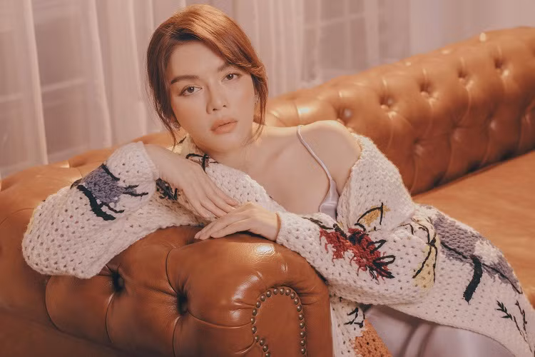 Thường xuyên xuất hiện với hình ảnh tiểu thư, quý phái, loạt ảnh mới của Lý Nhã Kỳ khiến nhiều người không khỏi bất ngờ.