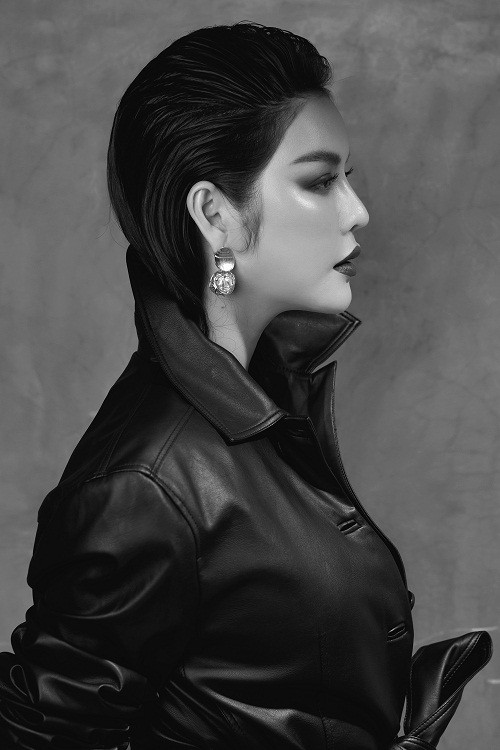 Lý Nhã Kỳ là nữ diễn viên quen mặt với khán giả. Cô từng góp mặt trong nhiều phim như: Kiều nữ và đại gia, Mùa hè lạnh...