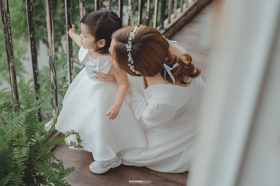 Sau ly hôn, Bảo Ngọc thường xuyên cập nhật hình ảnh của bản thân và hai cô con gái.