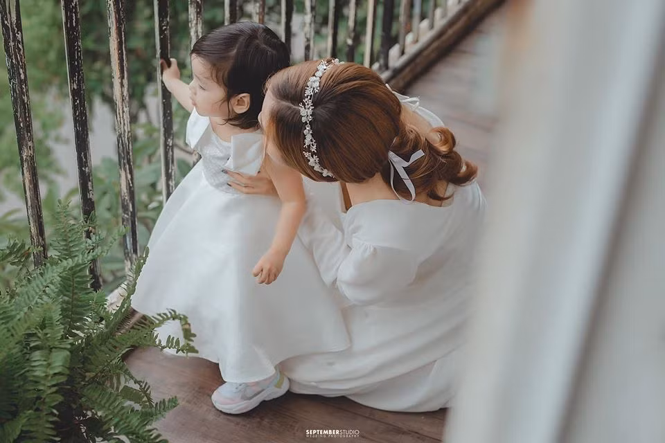 Sau ly hôn, Bảo Ngọc thường xuyên cập nhật hình ảnh của bản thân và hai cô con gái.