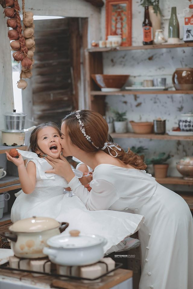 Sau chia tay, Bảo Ngọc nuôi dưỡng hai cô con gái nhỏ, trong khi đó Hoài Lâm về quê sinh sống.