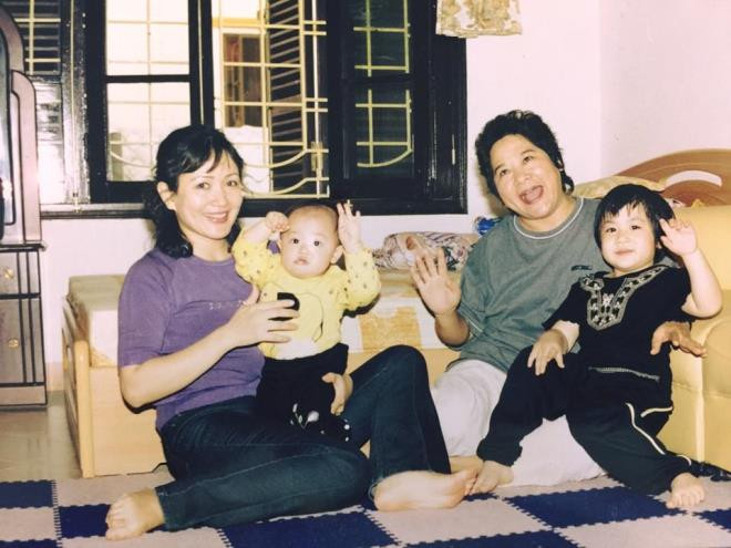 Từng có thời gian, NSND Minh Hòa cùng NSƯT Minh Vượng lập nhóm hài, đi lưu diễn khắp nơi. Tuy nhiên, sau đó nữ diễn viên sinh năm 1964 dành nhiều ưu tiên hơn cho lĩnh vực sân khấu và các vai diễn chính kịch.