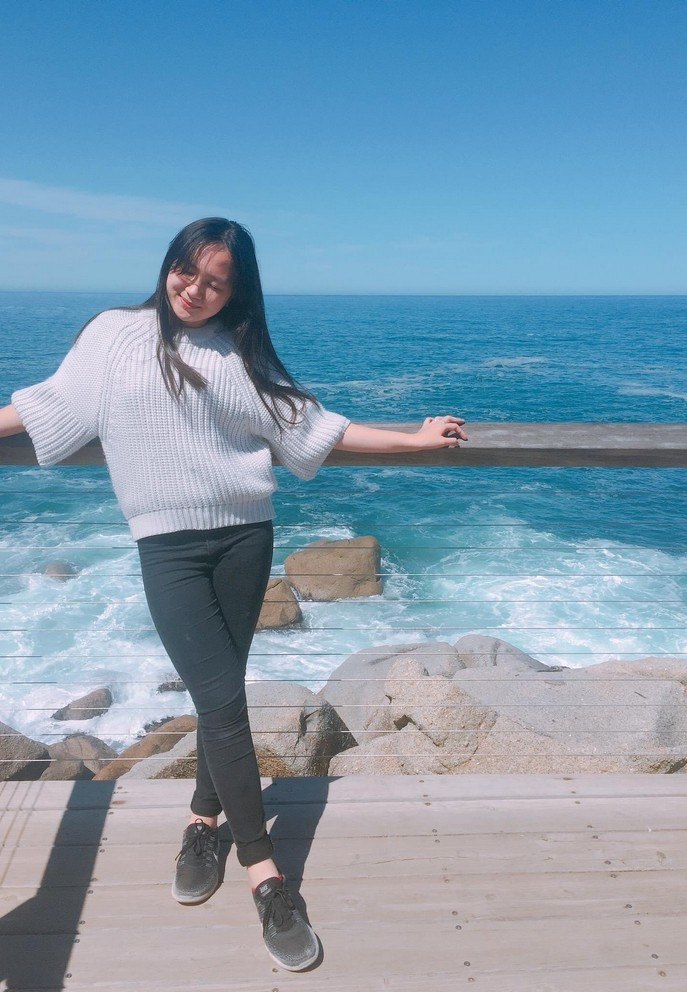 Cô thường xuyên đăng tải những khoảnh khắc đời thường của mình lên mạng xã hội và nhận được lượt thích cùng bình luận, tương tác cao.