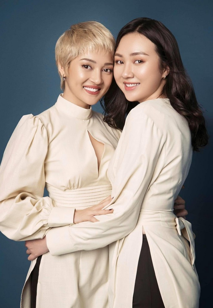 Tuy nhiên, cả 2 luôn yêu thương và dành sự quan tâm nhau mỗi ngày.