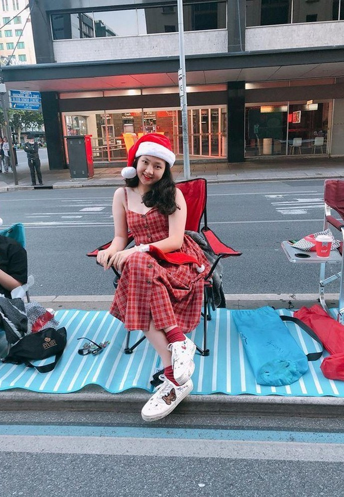 Trong những buổi tiệc tùng cùng bạn bè, Bảo An cũng “làm điệu” khi diện váy công chúa, trang điểm tông nhẹ nhàng.