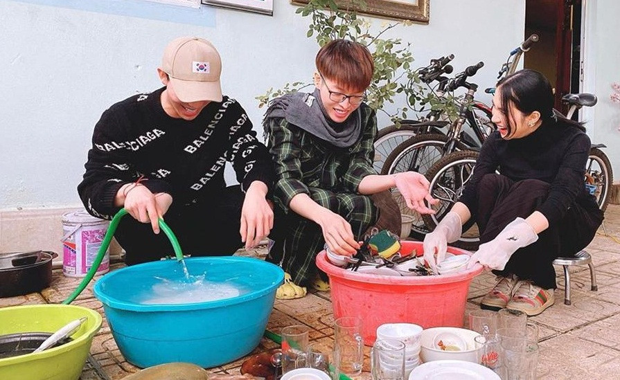 Rua bat ngay Tet cung Hoa Minzy, Duc Phuc bi soi dieu nhu con gai