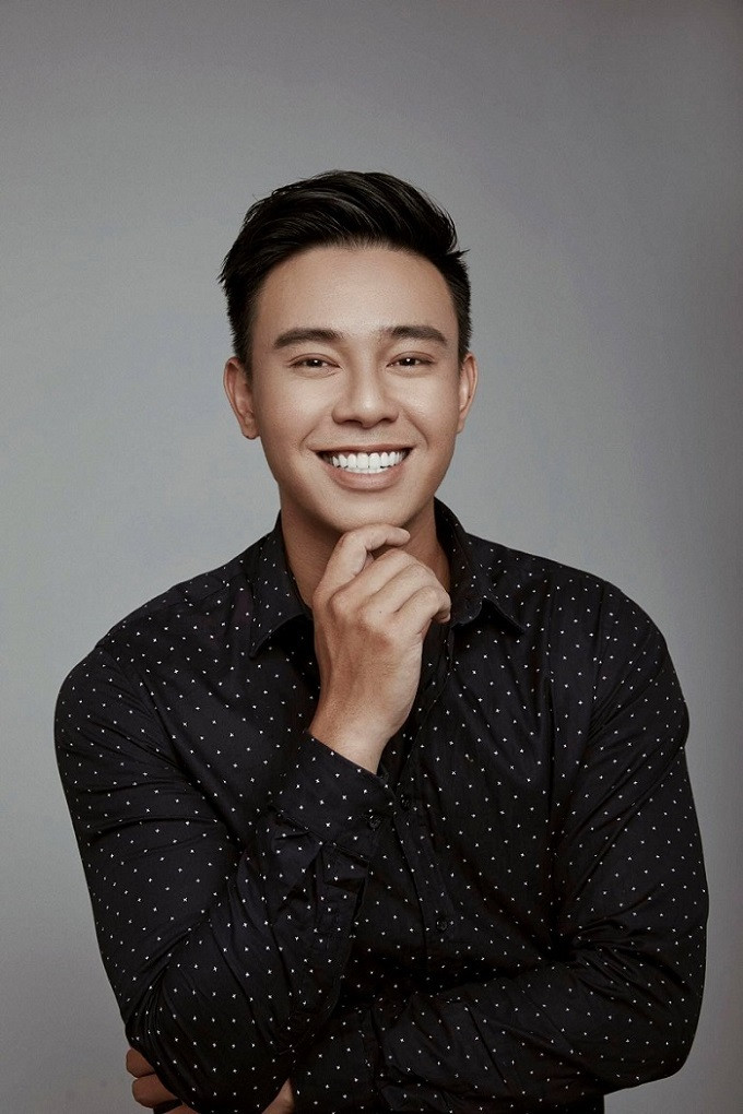 Ban gai kem 6 tuoi mang bau, Dong Hung cho het dich lam dam cuoi