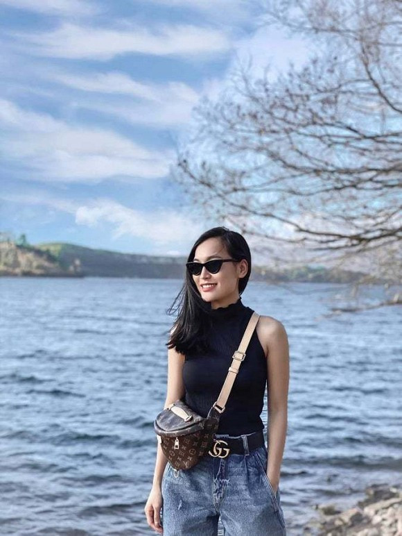 Trước khi trở thành BTV của "Bản tin Thời sự 19h", Linh Thủy từng dẫn dắt nhiều chương trình khác của nhà đài.