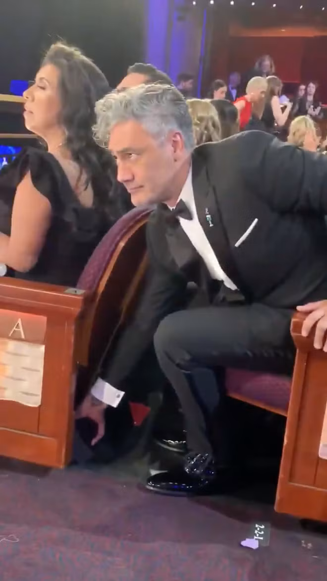 Trên Twitter fan hâm mộ đã “nhắc khéo” anh đừng bỏ quên tượng vàng như Leonardo Dicaprio tại Oscar 2016.