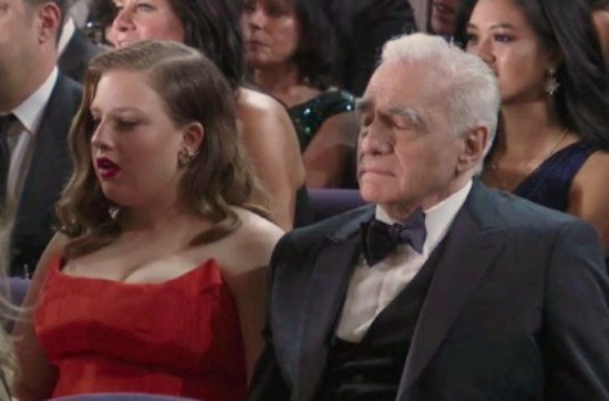 Khoảnh khắc Martin Scorsese nhắm mắt trong tiết mục biểu diễn của Eminem. Biểu cảm của diễn viên 77 tuổi đã khiến mọi người bật cười. &gt;&gt;&gt; Mời quý độc giả xem video Leonardo Dicaprio đoạt giải Oscar. Nguồn VTC14: