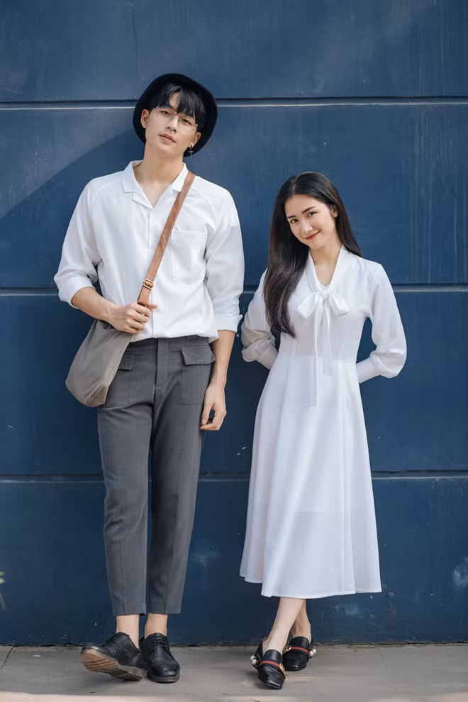 Bức ảnh trông có vẻ mất cân đối vì chiều cao chênh lệch giữa Trần Quốc Anh và Hòa Minzy.