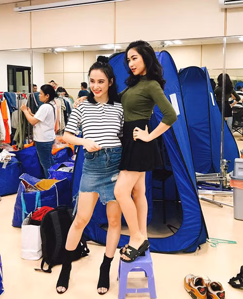 Nữ ca sĩ sử dụng tuyệt chiêu tương tự với Angela Phương Trinh.