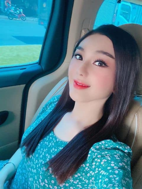 Cách đây vài ngày, Lâm Khánh Chi gây xôn xao khi lộ ảnh đeo khẩu trang, đôi mắt khá sưng làm dấy lên nghi vấn "dao kéo". Tuy nhiên, trong loạt ảnh vừa chia sẻ, dung nhan của mỹ nhân chuyển giới gây ngỡ ngàng.