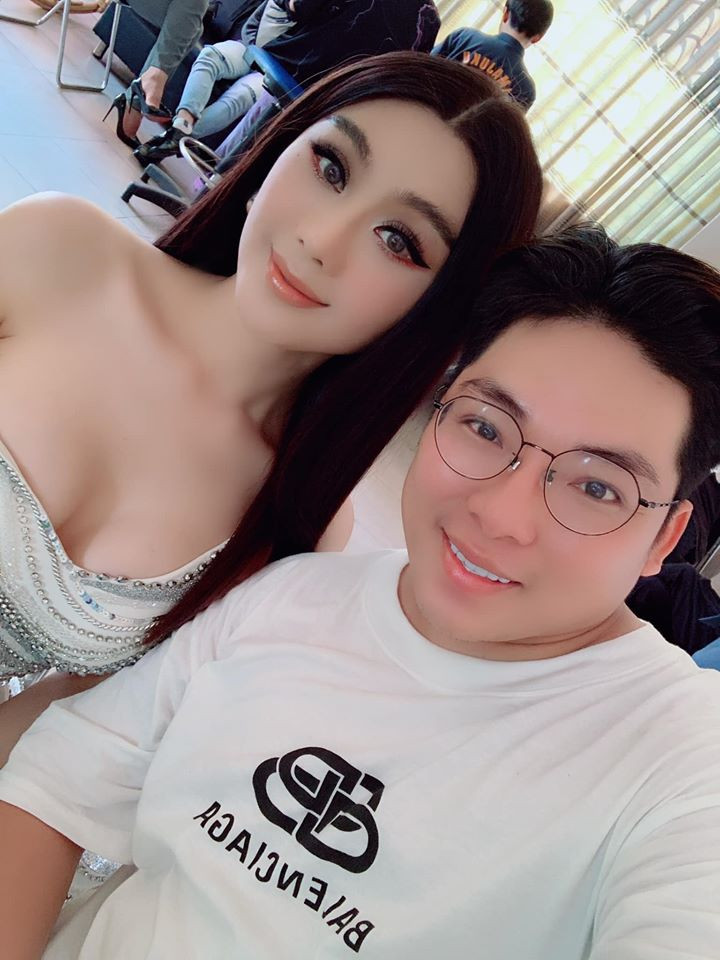 Ở tuổi 43, Lâm Khánh Chi nhận được nhiều lời khen ngợi khi vẫn giữ được sắc vóc xinh đẹp, quyến rũ.