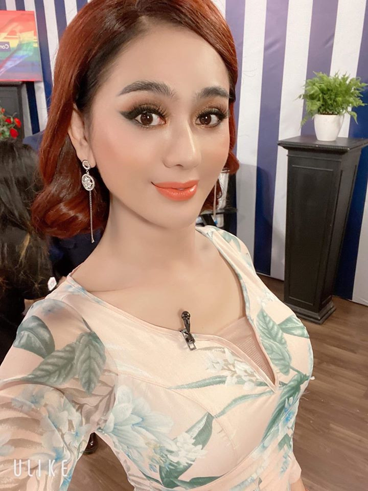 Đến nay, cuộc sống hạnh phúc của cô nàng khiến nhiều mỹ nhân chuyển giới phải ngưỡng mộ.