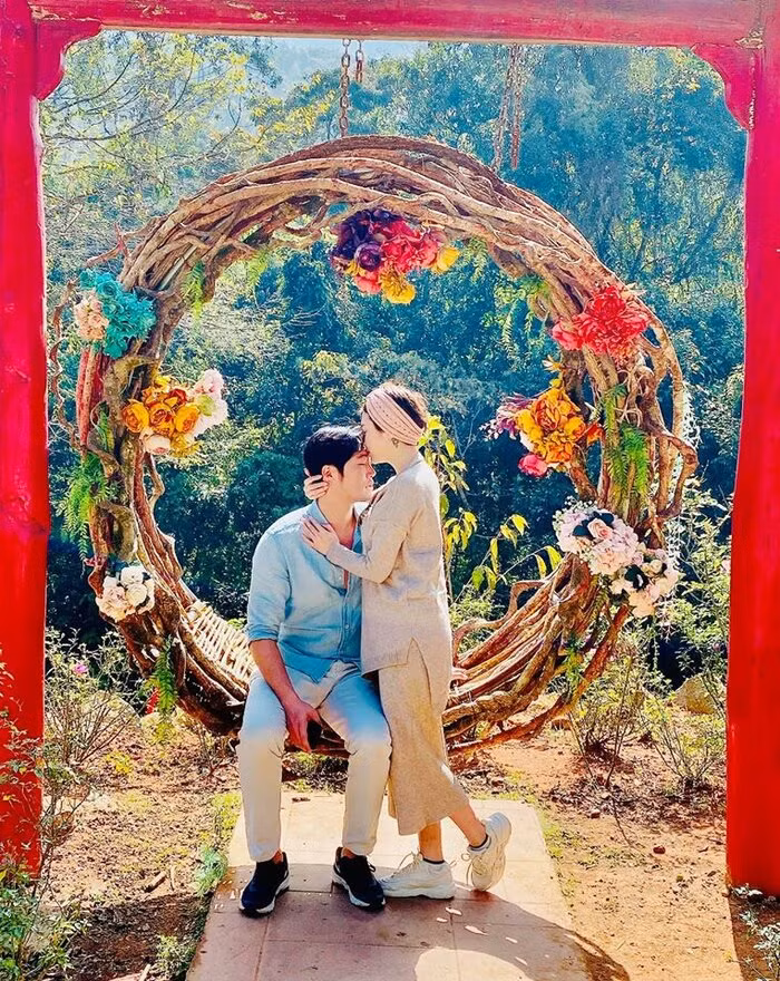 Pha Le khoe anh du lich ngot ngao cung ban trai doanh nhan