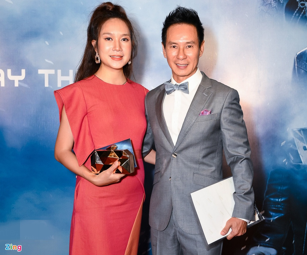 Lý Hải và Minh Hà tình cảm bên nhau. Mới đây, bà xã Lý Hải vướng nghi vấn mang thai lần thứ 5 khi lộ vòng hai lớn. Tuy nhiên, cô khẳng định chưa có ý định sinh thêm con.