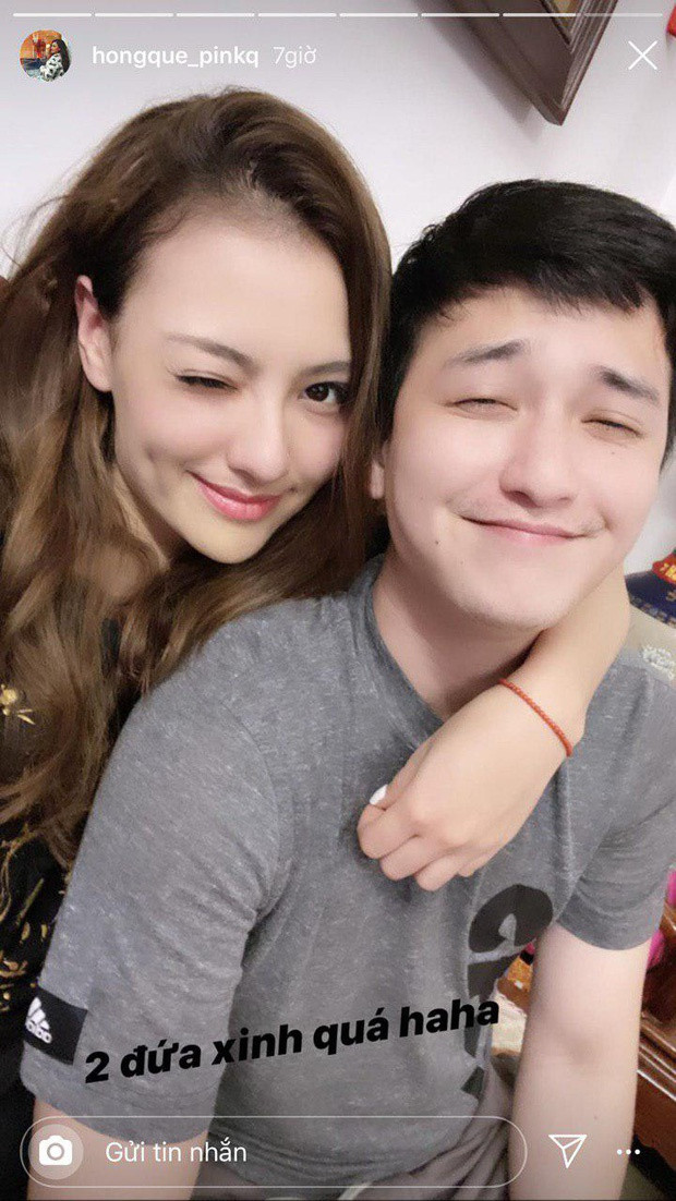 Thông tin Huỳnh Anh - Hồng Quế hẹn hò khiến fan xôn xao. Theo đó, khi dính nghi vấn tình cảm, Huỳnh Anh đã nhanh chóng lên tiếng xác nhận, anh và người mẫu Hồng Quế đang trong mối quan hệ tìm hiểu hẹn hò.