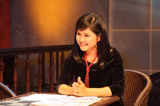 MC Thu Uyen khoi kien vi bi vu khong “an chan tien” gay xon xao