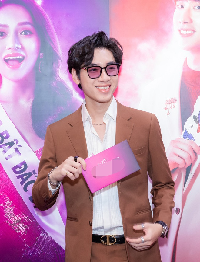 Đây là lần hiếm hoi anh đi sự kiện sau ồn ào với Jack. Hiện, tương lai của Jack và K-ICM chưa ngã ngũ. Jack mới xác nhận sẽ trở lại với âm nhạc, trong khi K-ICM cũng được cho là đang chuẩn bị những dự án mới. Cuộc chia tay của cặp đôi âm nhạc gây nhiều bàn tán trong thời gian qua.