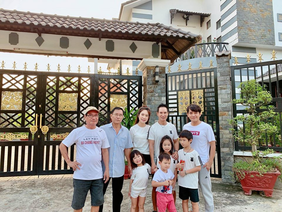 Lý Hải hiện gây bão khi trình làng phần 5 của sêri "Lật mặt" với tên gọi "Lật mặt: 48H". Bộ phim dự kiến công chiếu vào dịp 30/4/2020.