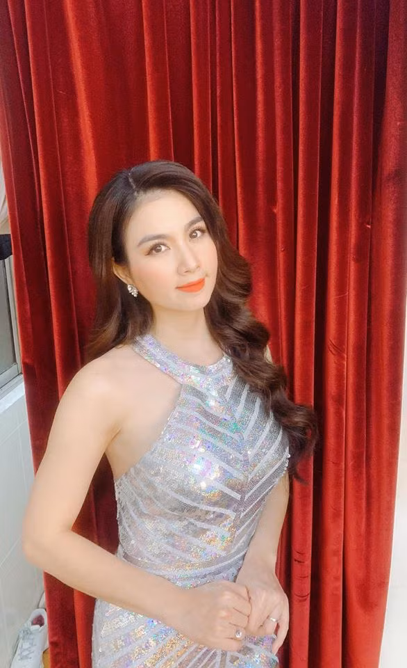 Mới đây, diễn viên Kha Ly gây bất ngờ khi tiết lộ cô từng bị quấy rối tình dục. “Tôi bị một người thầy - mình rất kính nể trong nghề - dùng những lời nói ẩn ý và hành động đi quá giới hạn", Kha Ly bày tỏ.