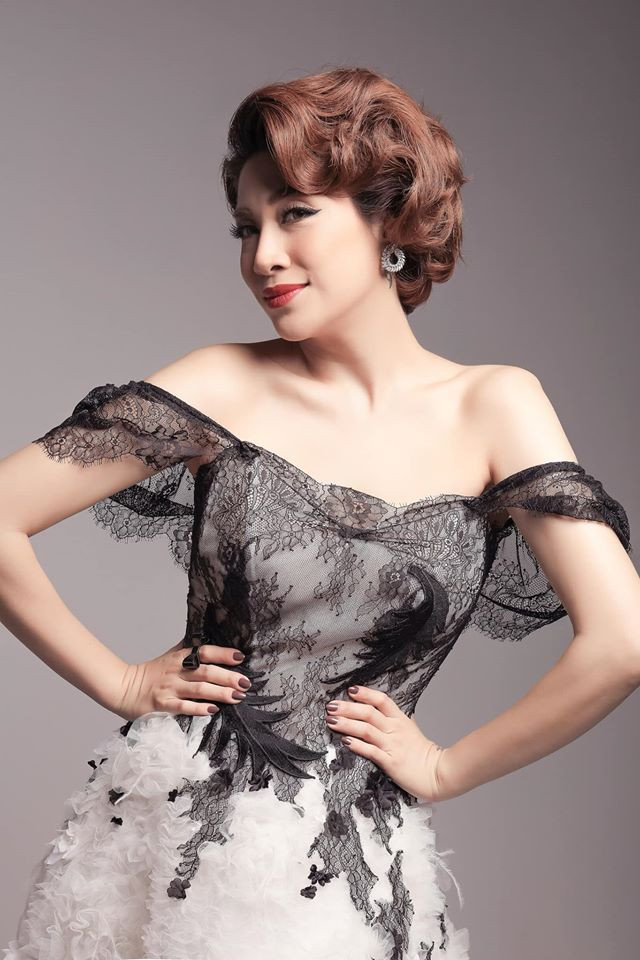 Quá bức xúc, nữ ca sĩ đã công khai số điện thoại của người này lên trang cá nhân. Dẫu vậy, danh tính của bầu show được Pha Lê giữ kín.