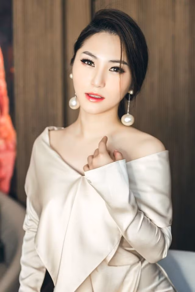 Đối mặt với tình huống, Hương Tràm đã khóc rất nhiều và van xin người đó buông tha. May mắn thoát khỏi bàn tay của kẻ xấu nhưng sự cố bị quấy rối tình dục đã trở thành nỗi ám ảnh với nữ ca sĩ.