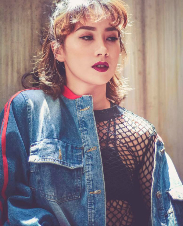 Vũ công Phạm Lịch cũng từng lên tiếng tố ca sĩ Phạm Anh Khoa quấy rối tình dục. Theo nữ vũ công, nam ca sĩ đã có những lời nói thiếu đứng đắn, gạ tình cô trong quá trình hai người hợp tác khi tham gia một gameshow.