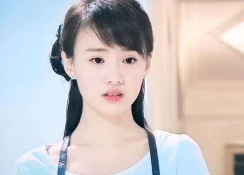 Diễn xuất chân thực, tự nhiên, toát lên nét ngây thơ của một nữ sinh cùng khuôn mặt bầu bĩnh, đáng yêu, trong sáng khiến nữ diễn viên được nhiều người đặt biệt danh là "nữ thần thanh xuân".