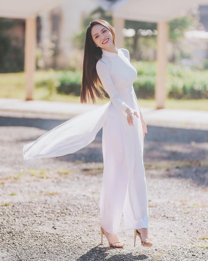 Bất cứ ai cũng có thể bị "đốn gục" trước hình ảnh vô cùng đáng yêu thế này của mỹ nhân chuyển giới.