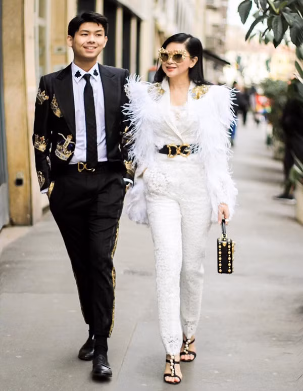 Ngoài Tiên Nguyễn, Hiếu Nguyễn cũng là một "richjkids" đình đám được giới trẻ chú ý. Hiện cậu đang sinh sống và học tập ở nước ngoài.