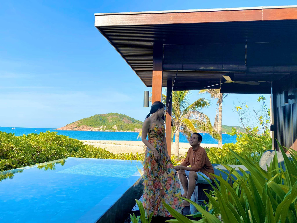 Lưu Hương Giang khoe loạt ảnh tận hưởng kỳ nghỉ dưỡng tại Quy Nhơn bên ông xã Hồ Hoài Anh và các con.