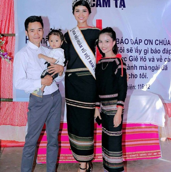 Em gái nàng hậu chọn cuộc sống bình dị ở quê hương thay vì lấn sân showbiz như chị mình.