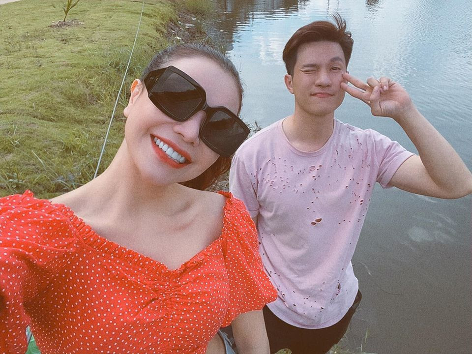 Minh Anh "Tuyết nhiệt đới" rủ Trà Ngọc Hằng ra ngoại ô phóng sinh cá vàng, ếch...