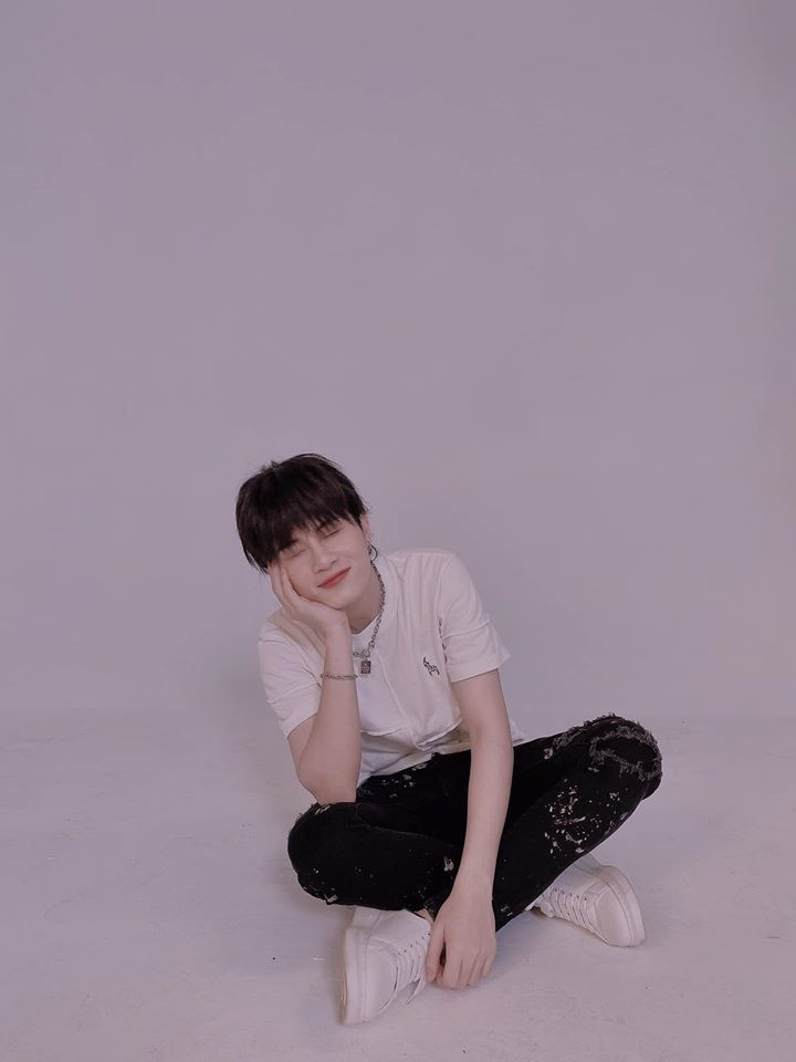 TP.HCM mưa lớn, Jack ước có cá kho tiêu ăn. "Thèm thôi chứ hôm nay bạn ăn chay", ca sĩ trêu fan.