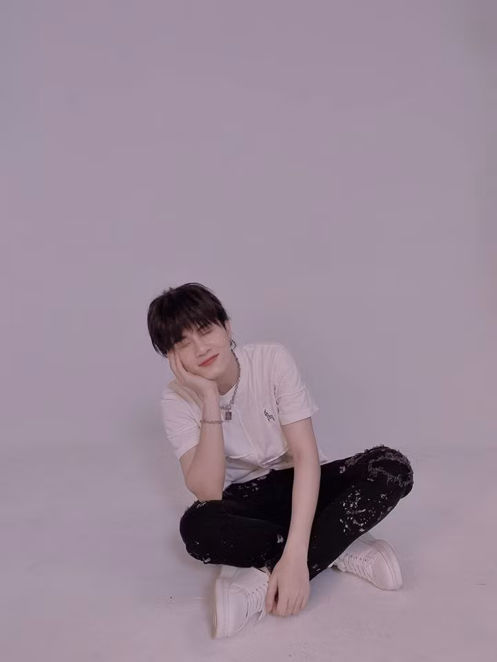 TP.HCM mưa lớn, Jack ước có cá kho tiêu ăn. "Thèm thôi chứ hôm nay bạn ăn chay", ca sĩ trêu fan.