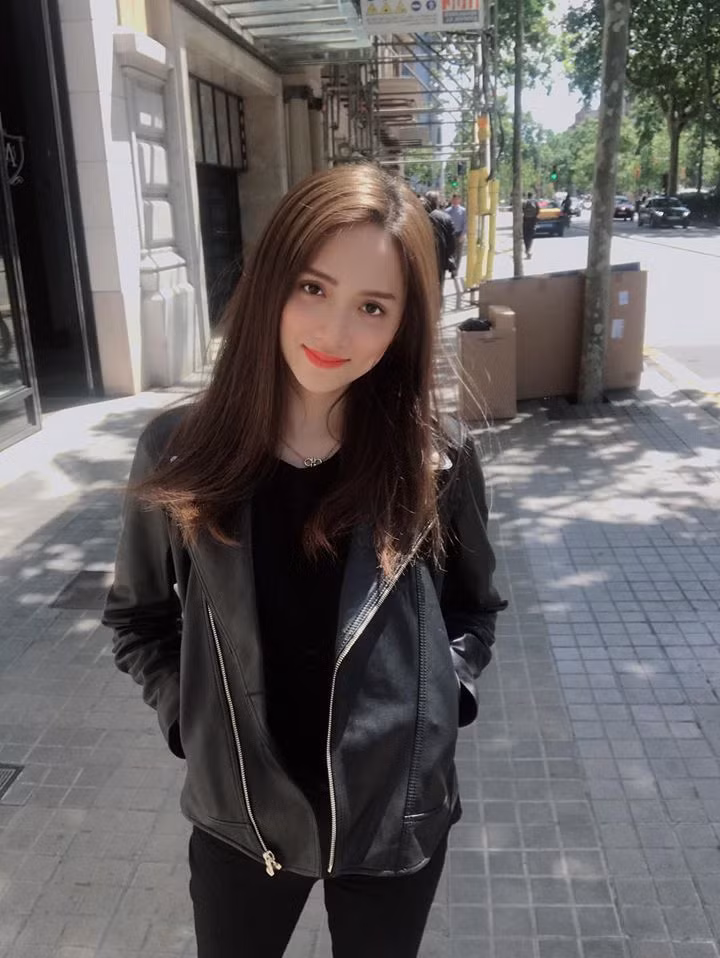 Hoa hậu Hương Giang: "Đừng bao giờ đánh giá quá cao ai đó trong lòng bạn. Thứ nhất là tạo áp lực cho họ. Thứ hai là gây tổn thương cho chính mình".