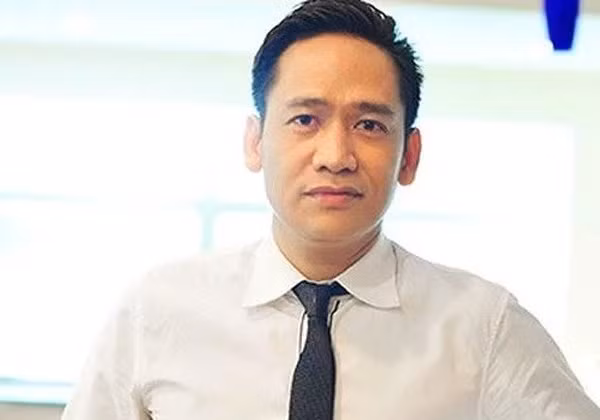 Theo đó, trong 1 clip trò chuyện với người nước ngoài, Duy Mạnh hỏi người này: "Thích gái Việt Nam không? Gái Việt Nam rất ngon, rất dâm, đẹp và sexy". Lời nói của Duy Mạnh bị cho là thiếu chuẩn mực.