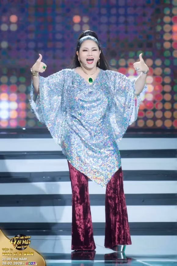 Dịp Tết, Ngọc Ánh còn được bầu show đến tận nhà đặt cọc vàng để mời đi hát.