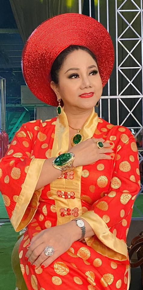 Nói về nhan sắc của mình thời trẻ, Ngọc Ánh tự tin chia sẻ rằng: "Hồi đó, tôi cũng là một trong những hot girl đình đám, trai xếp hàng dài theo đuổi nhưng vì bận hát và chạy show nên tôi không quan tâm".